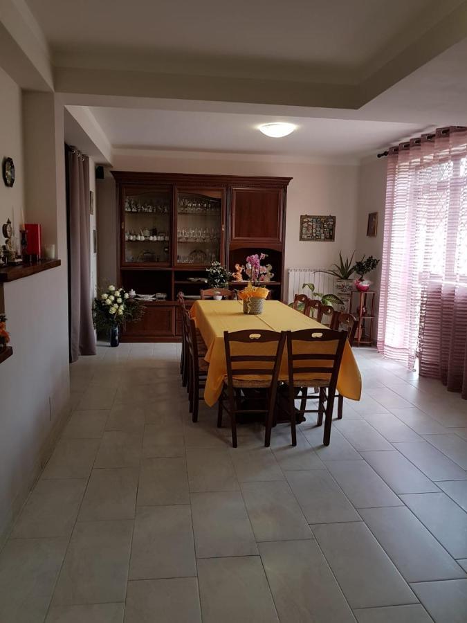 B&B la casetta di Lilly Amelia Esterno foto